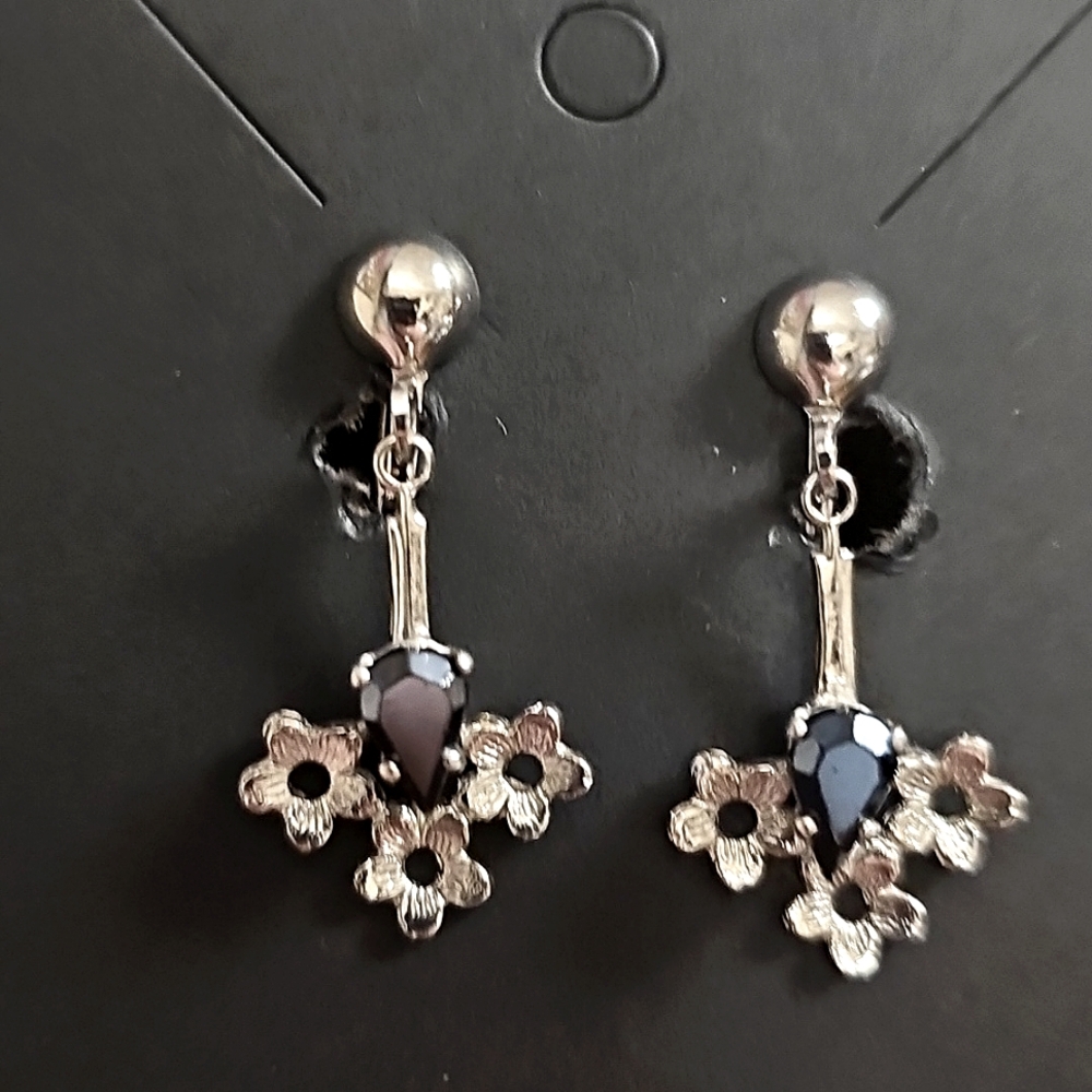 5/$25 Vintage Floral Motif Silvertone Dangling Earrings with Black Glass Accent